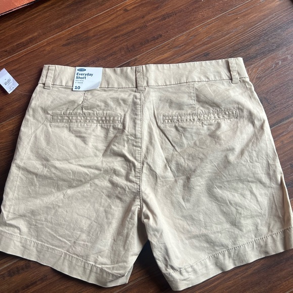 Old Navy Khaki Casual Shorts - Picture 6 of 8